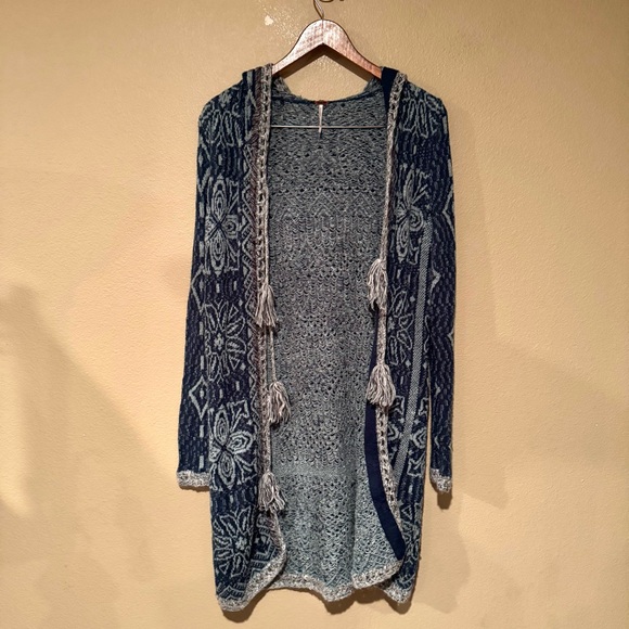 Free People Kai Pom Pom Tassel Fringe Geo Print Cardigan Blue Size Medium - Picture 2 of 7